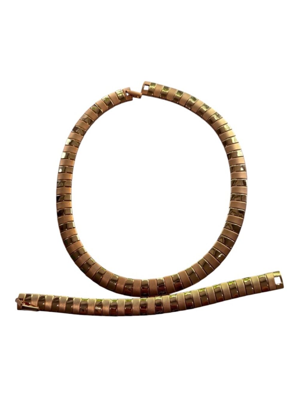 Avon Goldtone Satin Polish Status Necklace & Bracelet Set (2691-1)